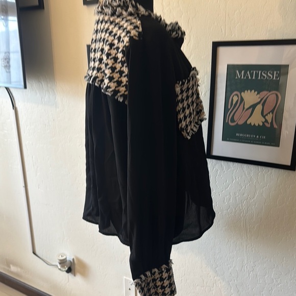 Gracia Black and White Boxy Button Down Shirt - Picture 4 of 6